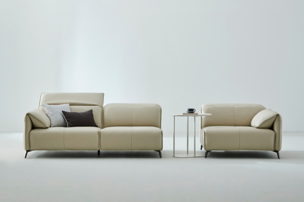 한샘은 천연가죽 소파 신제품 ‘뉴플루드’를 출시 / 사진 = 한샘