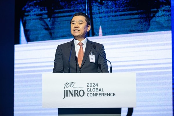 김인규 하이트진로 대표가 2024 글로벌 컨퍼런스에서 인사말을 하고 있다. / 사진 = 하이트진로