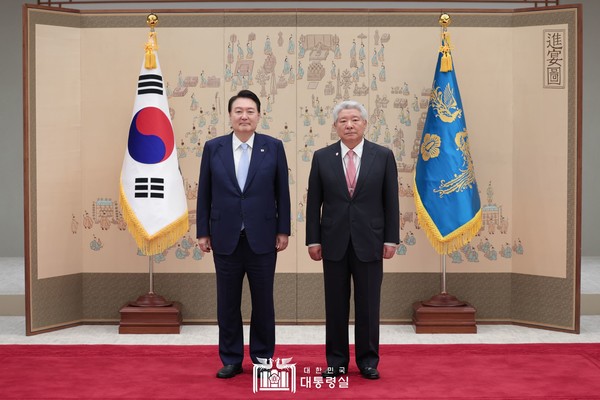 23년 7월 3일 김홍일 전 방통위원장의 국민권익위원장 임명장 수여식. 권익위원장은 대통령이 국회의 동의나 청문없이 임명할 수 있는 자리다.   사진  /  대통령실