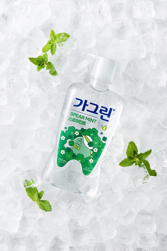 동아제약은 텁텁한 입안에 상쾌함을 선사하는 가그린 '스피아민트향'을 새롭게 출시 / 사진 = 동아제약