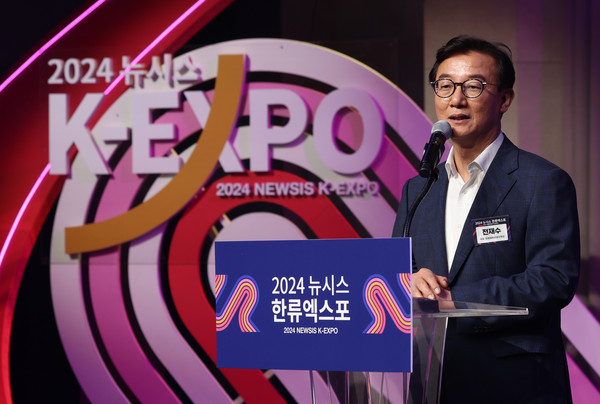 전재수 국회 문화체육관광위원장이 지난 22일 오후 서울 강남구 조선팰리스강남 그레이트홀에서 열린 제6회 뉴시스 한류엑스포(2024 뉴시스 한류엑스포)에서 축사를 하고 있다.    사진/뉴시스