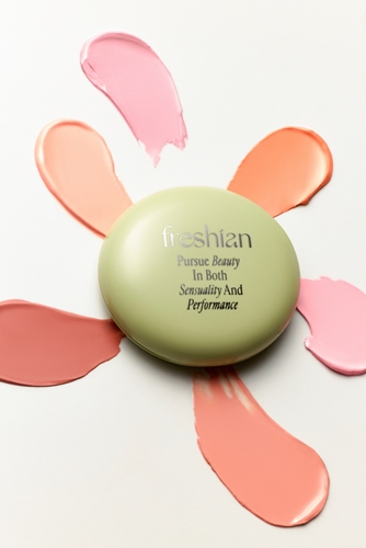 LG생활건강의 감각적인 비건 메이크업 브랜드 '프레시안'에서 신제품 '에그라이크 크림 블러쉬(비건)'를 출시 / 사진 = LG생활건강