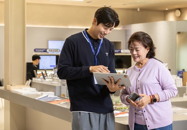 SK텔레콤이 시니어 고객들의 편리하고 안전한 통신 생활을 지원 / 사진 = SKT