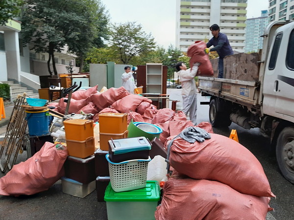 고양시 덕양구,저소득 홀몸 어르신 가구의 주거환경개선/ 사진 고양시