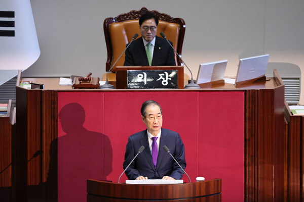 한덕수 국무총리가 4일 오전 서울 여의도 국회에서 열린 제418회 국회(정기회) 제 11차 본회의에서 2025년도 예산안 및 기금운용계획안에 대한 시정연설을 하고 있다.    사진/뉴시스