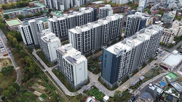 더샵 둔촌포레 단지 전경. / 사진 = 포스코이앤씨