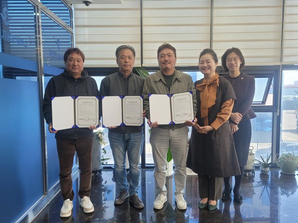 인천광역시와 심뇌혈관질환예방관리사업 지원단은 소규모 사업장과 업무협약(MOU)을 체결하고, 심뇌혈관질환 예방관리를 위해 협력 / 사진 인천시