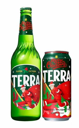 하이트진로는 연말을 앞두고 '테라 크리스마스 에디션'을 한정 출시 / 사진 = 하이트진로