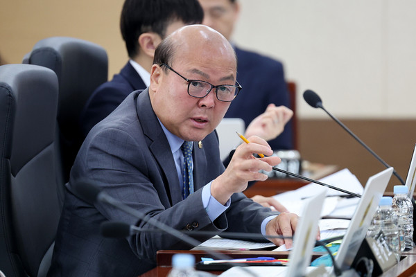 인천시의회 산업경제위원회 소속 나상길 의원(무·부평구4), 인천상수도본부 행정사무감사/ 사진 인천시의회