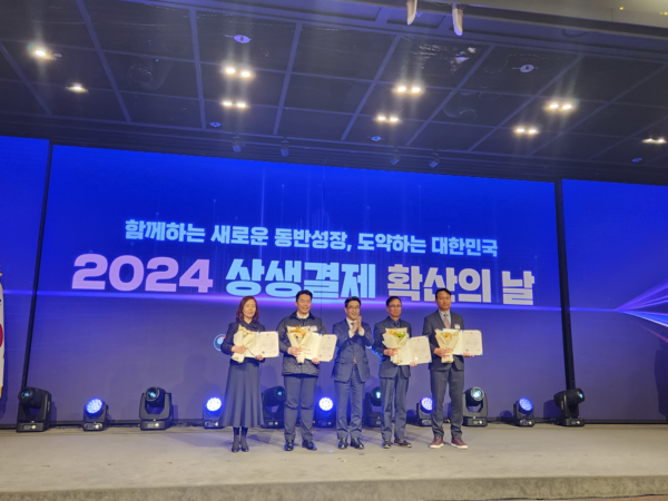 맨 왼쪽 김영미 인천시 회계담당관, 가운데 중소기업벤처기업부 차관 김성섭/사진 인천시