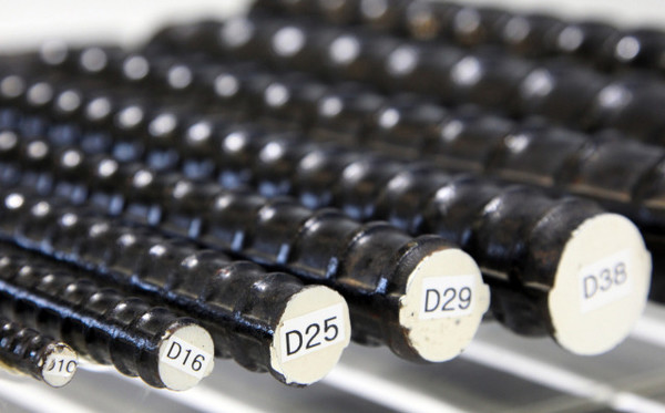 현대제철 전기로에서 생산한 탄소저감형 철근 / 사진 = 현대제철 제공