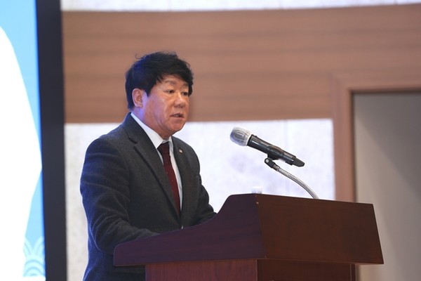 2일신협중앙회관 대강당에서 개최된 2025년 시무식에서 김윤식 신협중앙회장이 신년사를 발표하고 있다. / 사진 = 신협중앙회 제공