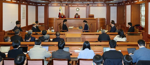 지난 3일, 서울 종로구 헌법재판소 소심판정에서 윤석열 대통령 탄핵 심판 2차 변론준비기일이 진행되고 있다.    사진 / 공동취재