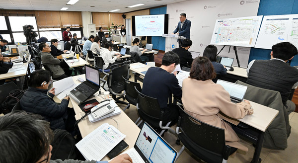 경인고속도로 연장 및 지하화 사업 예비타당성조사 통과 관련 기자브리핑(이종신 도시균형국장)/ 사진 인천시