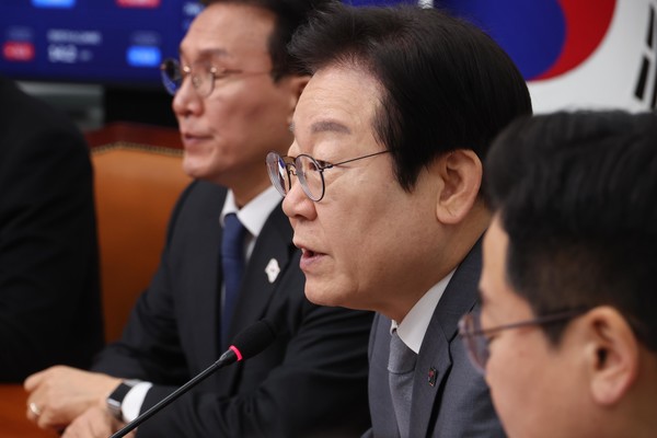 이재명 더불어민주당 대표가 31일 오전 서울 여의도 국회에서 열린 최고위원회의에서 발언을 하고 있다.    사진/뉴시스