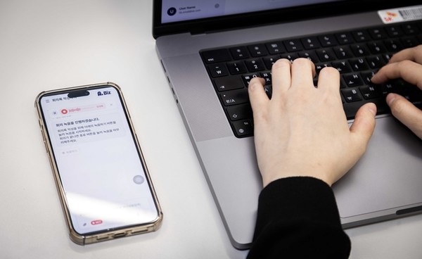 에이닷 비즈의 회의록 작성 기능을 구동한 장면 / 사진 = SKT