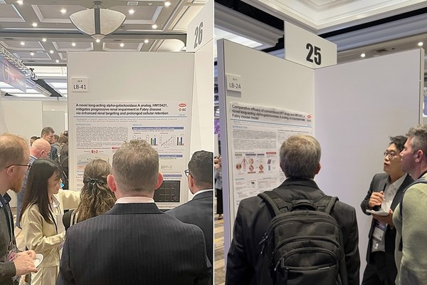 한미약품 R&D센터 박초롱 파트장(왼쪽 사진)과 김원기 연구원(오른쪽 사진)이 4일(현지 시각) 열린 ‘월드 심포지엄(WORLD Symposium 2025)’에서 파브리병 치료제 ‘LA-GLA(코드명 : HM15421/GC1134A)’의 주요 연구 내용이 담긴 포스터를 토대로 참석자들에게 설명하고 있다. / 사진 = 한미약품