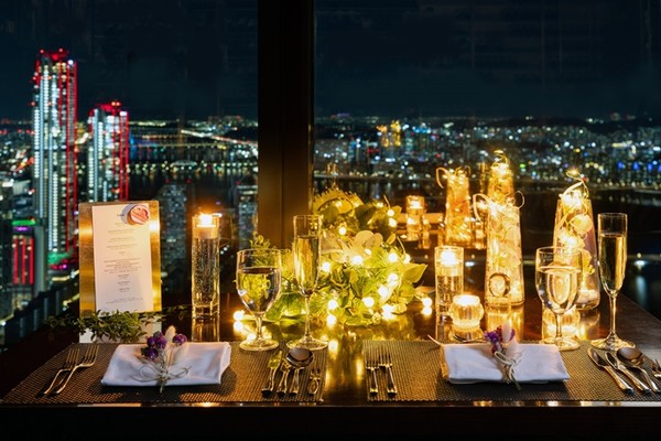 63레스토랑의 '워킹온더클라우드' 연인 패키지 / 사진 = 63레스토랑 제공