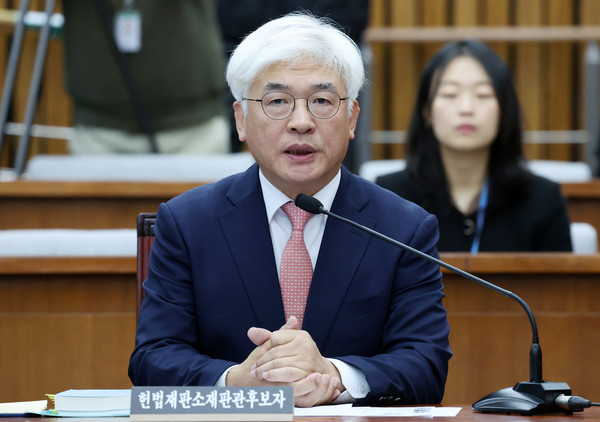 작년 12월 23일 오전 서울 여의도 국회에서 열린 헌법재판소 재판관 선출에 관한 인사청문특별위원회의 인사청문회에서 마은혁 후보자가 의원 질의에 답변하고 있다.     사진/뉴시스