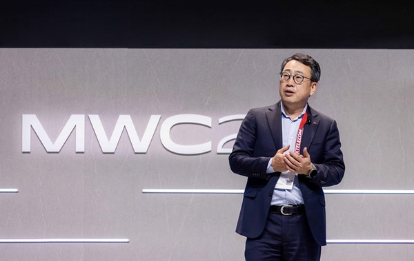 스페인 바르셀로나 현지 시간 3일, 유영상 SKT CEO가 MWC25에서 열린 '글로벌 텔코 AI 라운드테이블'에서 기조 연설을 하고 있다. / 사진 = SKT 제공