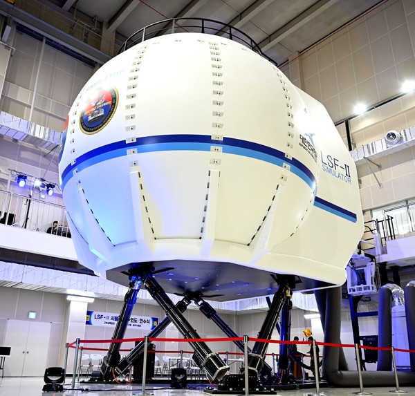 KAI가 개발한 고속상륙정 솔개(LSF-II, Landing Ship Fast II) 시뮬레이터. 사진 / KAI