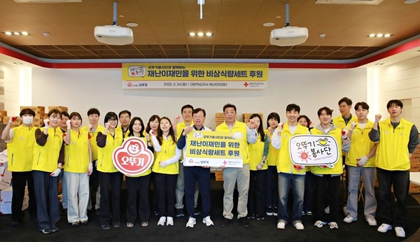 오뚜기는 대한적십자사 서울특별시지사와 함께 이재민 지원을 위한 비상식량세트 후원을 진행. / 사진 = 오뚜기 제공