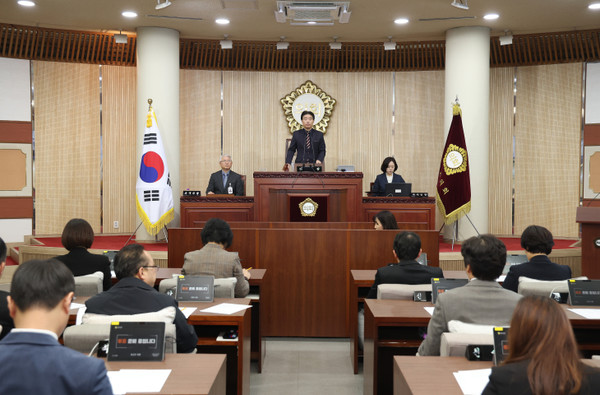 고양특례시의회(의장 김운남),제293회 임시회를 열고 제1차 본회의에서 ‘의회운영위원회 위원 선임의 건’과 ‘의회운영위원장 선거의 건’을 처리한 뒤 폐회