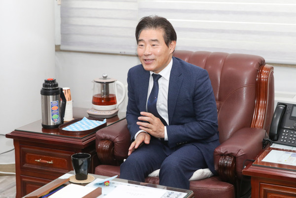 김운남 고양특례시의회 의장, 이동환 시장의 반복적 해외 출장에 대한 문제 제기/ 사진 고양시의회