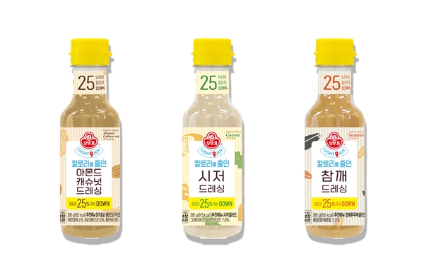 오뚜기의 'LIGHT&JOY(라이트앤조이)'의 신규 라인업으로 '칼로리를 줄인 드레싱' 3종을 출시. / 사진 = 오뚜기 제공
