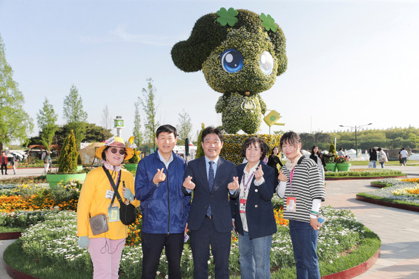 고양특례시의회 김운남 의장, 2025 고양국제꽃박람회 현장 방문…“시민과 함께 꽃피우는 고양의 미래”/사진 고양시의회