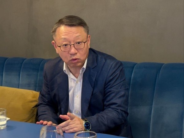 정진완 우리은행장은 5일(현지시각) 밀라노에서 아시아개발은행(ADB) 총회 참석차 방문한 기자단과 간담회를 갖고 "수자원공사와 우크라이나 재건 참여하겠다"고 말했다. 사진제공 / 우리은행