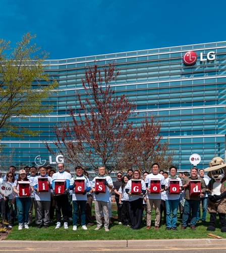 LG전자가 세계 곳곳에서 브랜드 슬로건 'Life’s Good(라이프스 굿)'을 앞세워 선한 영향력을 확산하는 캠페인을 펼친다. / 사진 = LG전자 제공