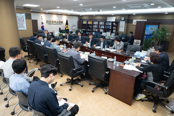 인천광역시의회, 미추2구역 재개발촉진 지구내 “재개발 동의서 재징구” 와 관련하여 형평성 논란을 해소하고 합리적인 해결방안을 모색하고자정책소통 간담회를 개최/ 사진 인천시의회