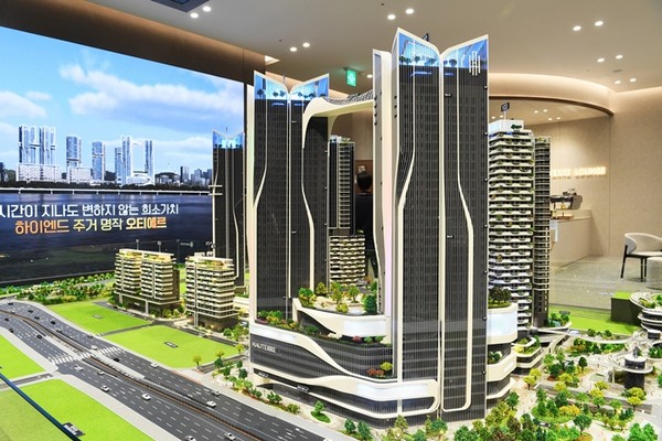 포스코이앤씨  '오티에르 용산' 모형도(동측). / 사진 = 포스코이앤씨 제공