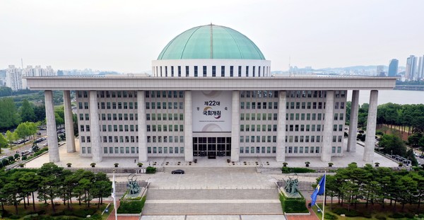 22대 국회는 정치 선배들이 후배들에게 경선에서 패배하는 일이 자주 일어난다. 사진 / 뉴시스