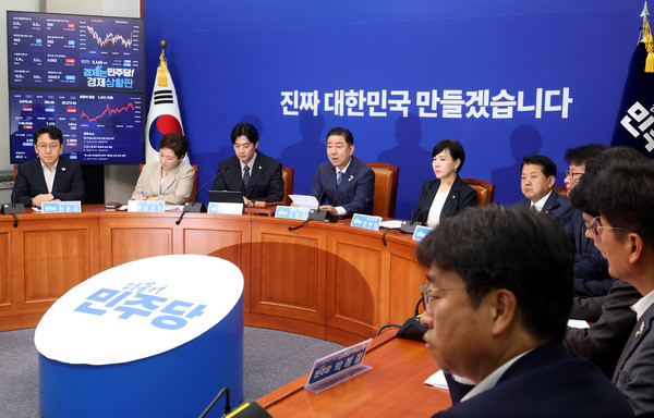 김병기 더불어민주당 당대표 직무대행 겸 원내대표가 30일 오전 서울 여의도 국회에서 열린 최고위원회의에서 발언을 하고 있다.    사진/뉴시스