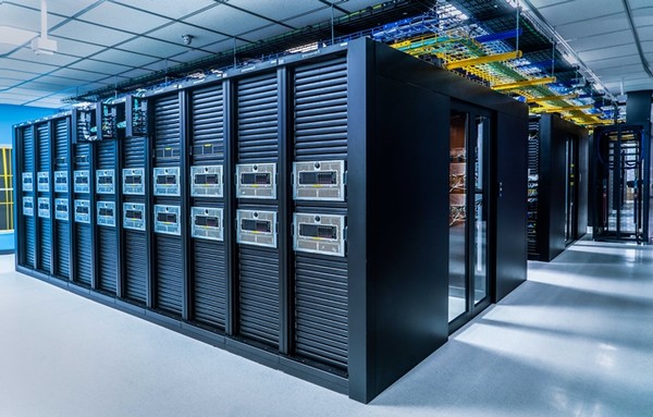 A.X 4.0의 대규모 학습(Continual Pre-Training, CPT)을 진행한 SK텔레콤 자체 구축 슈퍼컴퓨터 '타이탄'. / 사진 - SKT 제공