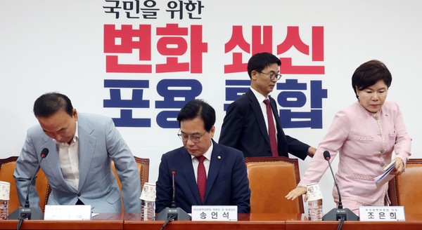 지난 3일 송언석 국민의힘 비상대책위원장 겸 원내대표가 비상대책위원회의에 참석하고 있다. 사진 / 뉴시스