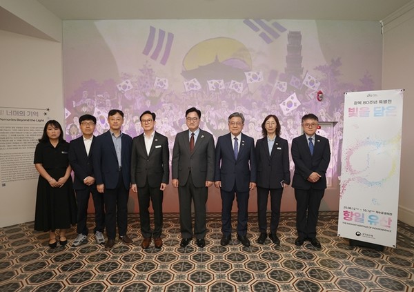 우원식 국회의장, 광복 80주년 특별전 '빛을 담은 항일 유산' 관람. / 사진 = 국회 제공