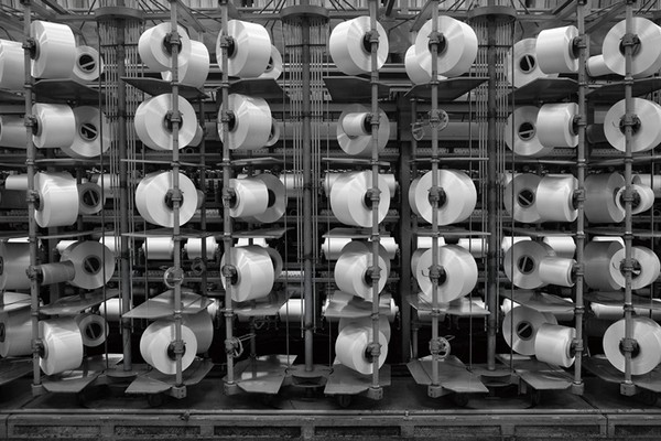 효성티앤씨가 국내 기업 최초로 버려진 의류를 재활용해 섬유를 생산하는 'T2T(Textile to Textile) 프로젝트'를 본격 가동한다. / 사진 = 효성티앤씨 제공