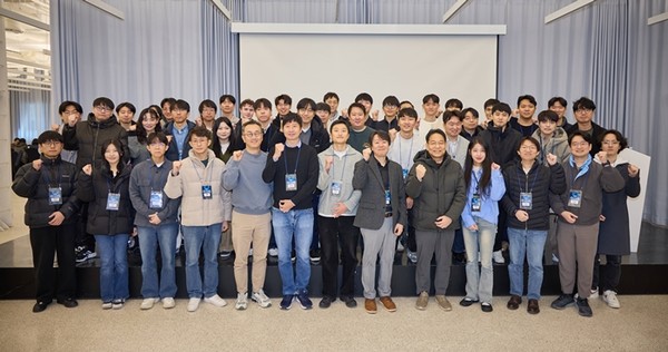 워크숍에 참석한 SK텔레콤 정예팀 관계자들의 단체사진. / 사진 = SKT 제공